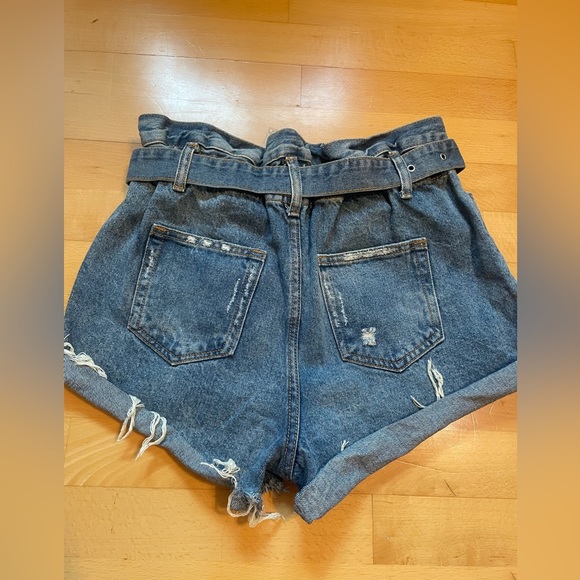Janette high wasted distressed jean shorts. New with tags. Size medium. - Picture 7 of 10
